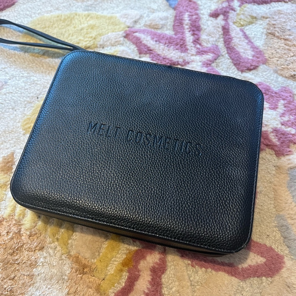 Melt Cosmetics Pro Pencil Holder / Portfolio Makeup brush/lip pencil holder